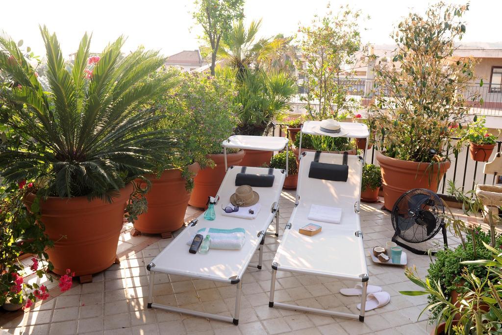 Terrazza Pavone Apartment Aci Castello Phòng bức ảnh